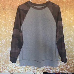 Camo long sleeve shirt Size: Medium
